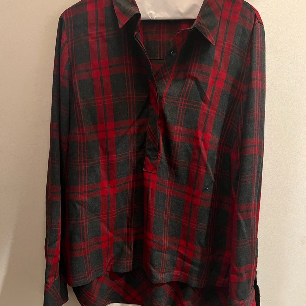 Cabi plaid, 3/4 button closure, collared top